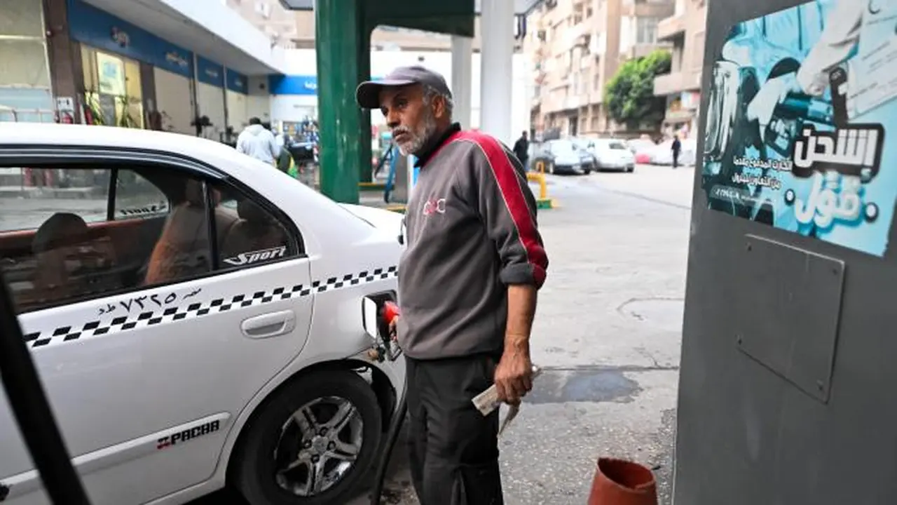 تراجع القطاع الخاص غير النفطي في مصر إلى أدنى مستوى منذ عامين